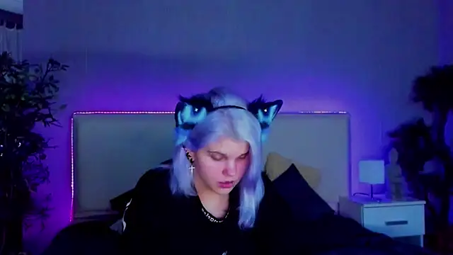 JoannLowe online show from January 26, 8:45 pm