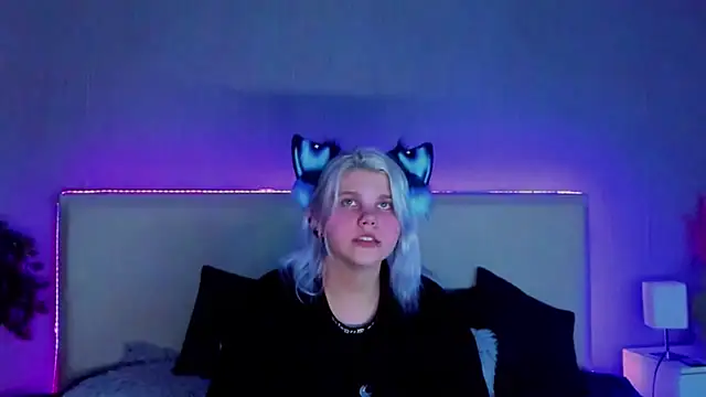 JoannLowe online show from February 14, 8:59 pm