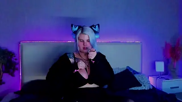 JoannLowe online show from February 22, 11:46 pm