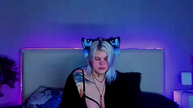 JoannLowe online show from February 24, 11:19 pm