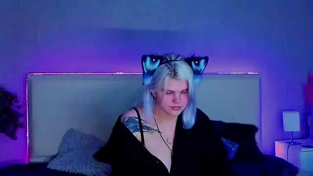 JoannLowe online show from February 25, 11:11 pm