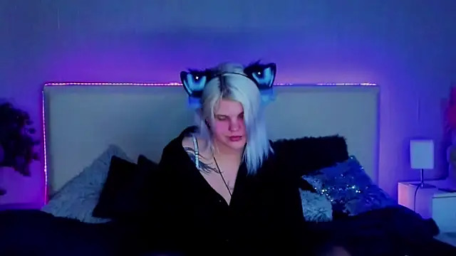 JoannLowe online show from February 26, 11:26 pm