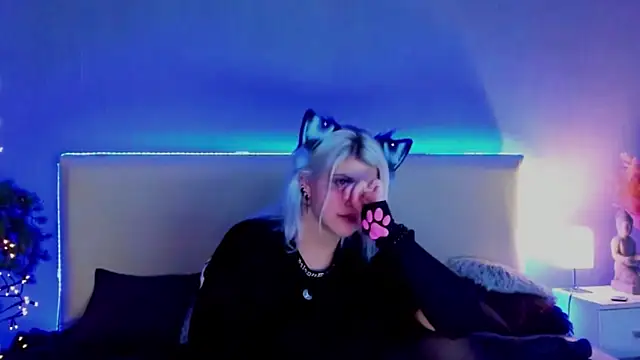 JoannLowe online show from March 6, 1:58 am