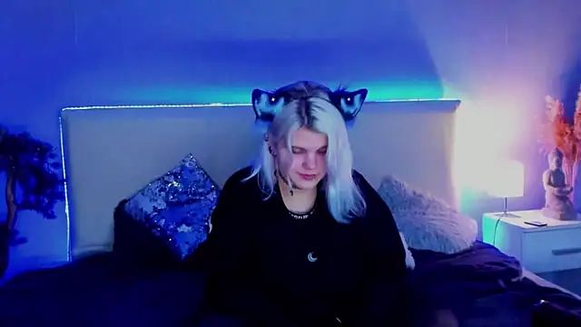 JoannLowe online show from March 10, 11:27 pm