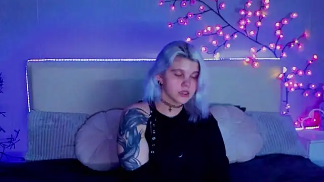 JoannLowe online show from September 21, 7:04 pm