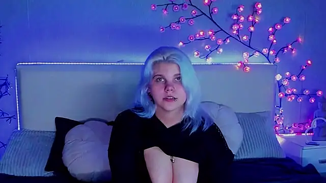 JoannLowe online show from October 20, 7:36 pm