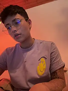 Ashley Chriss online show from January 4, 9:54 am