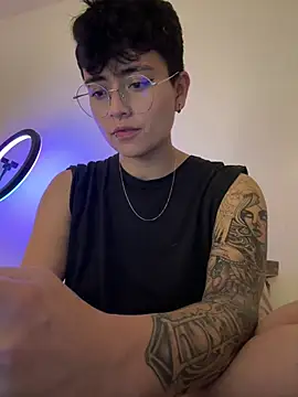 Ashley Chriss online show from March 9, 9:03 pm