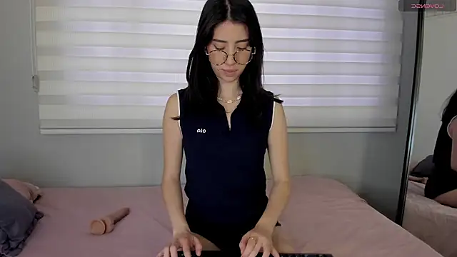 Catyloves online show from October 5, 3:54 pm