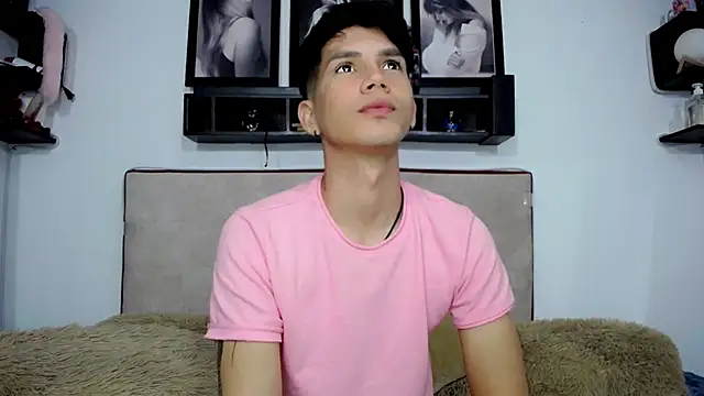 Snapshot of Tayson_Rivers chatting on December 12, 5:52 am Tayson Rivers online show from December 12, 5:52 am