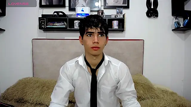 Snapshot of Tayson_Rivers chatting on March 14, 8:17 pm Tayson Rivers online show from March 14, 8:17 pm