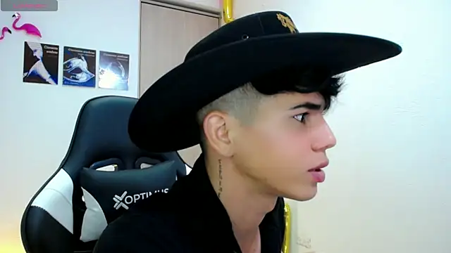 Snapshot of Tayson_Rivers chatting on September 22, 11:51 pm Tayson Rivers online show from September 22, 11:51 pm