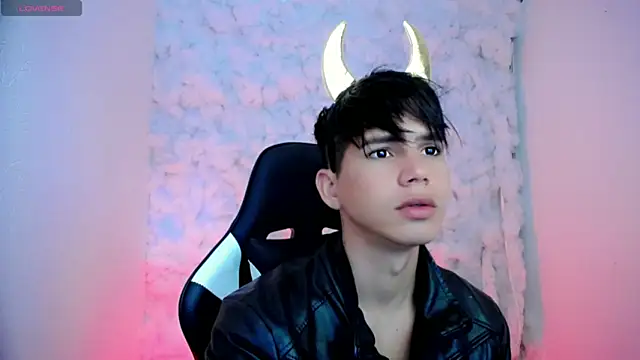 Snapshot of Tayson_Rivers chatting on October 19, 4:29 pm Tayson Rivers online show from October 19, 4:29 pm