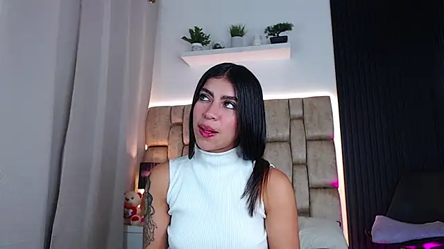 little sophie18 online show from February 6, 11:15 pm