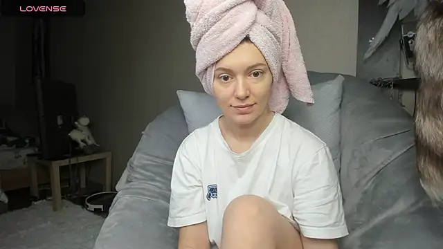 Snapshot of foxy_blond chatting on March 21, 3:22 am foxy blond online show from March 21, 3:22 am