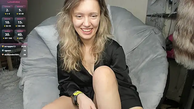 Snapshot of foxy_blond chatting on March 22, 9:34 am foxy blond online show from March 22, 9:34 am