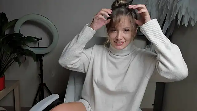 Snapshot of foxy_blond chatting on September 16, 12:11 am foxy blond online show from September 16, 12:11 am