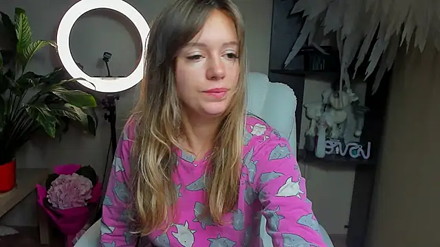 Snapshot of foxy_blond chatting on October 3, 12:18 am foxy blond online show from October 3, 12:18 am