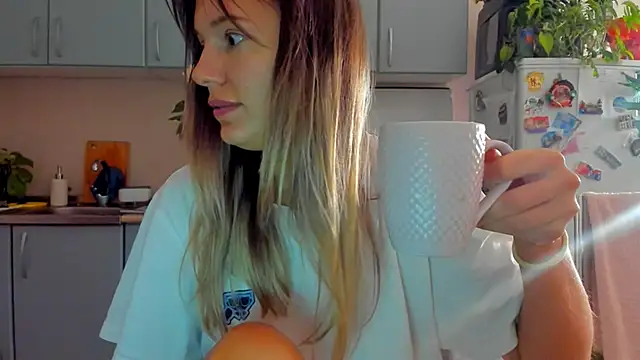 Snapshot of foxy_blond chatting on October 18, 12:13 am foxy blond online show from October 18, 12:13 am