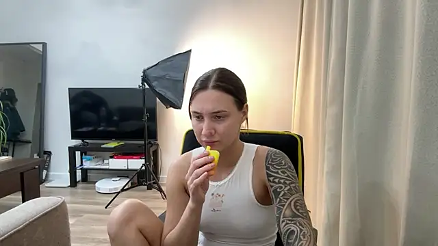 AnneBall online show from December 3, 1:54 pm