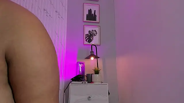 Snapshot of samatha_collins chatting on January 15, 3:18 pm samatha collins online show from January 15, 3:18 pm