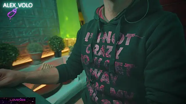 Snapshot of alex-volo chatting on January 18, 4:21 pm alex-volo online show from January 18, 4:21 pm