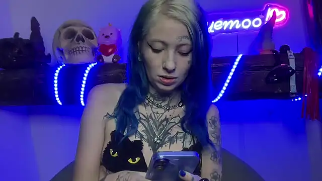 Snapshot of coyemoo chatting on February 3, 12:47 pm coyemoo online show from February 3, 12:47 pm