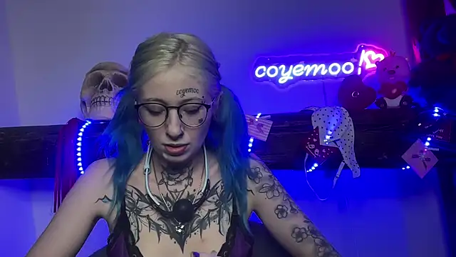 Snapshot of coyemoo chatting on February 14, 5:57 pm coyemoo online show from February 14, 5:57 pm