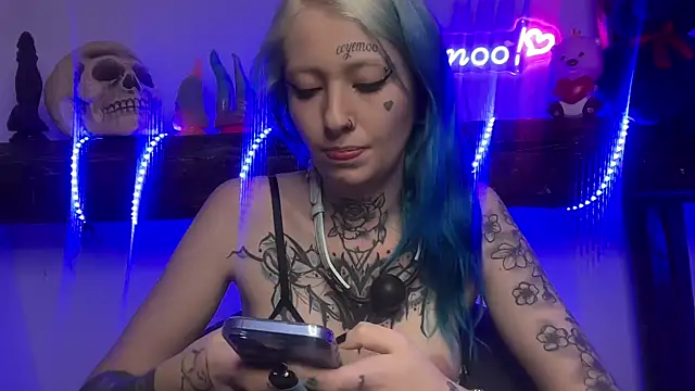 Snapshot of coyemoo chatting on March 19, 12:56 pm coyemoo online show from March 19, 12:56 pm