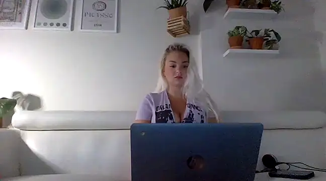 Snapshot of badblondebunny chatting on March 20, 11:56 pm badblondebunny online show from March 20, 11:56 pm