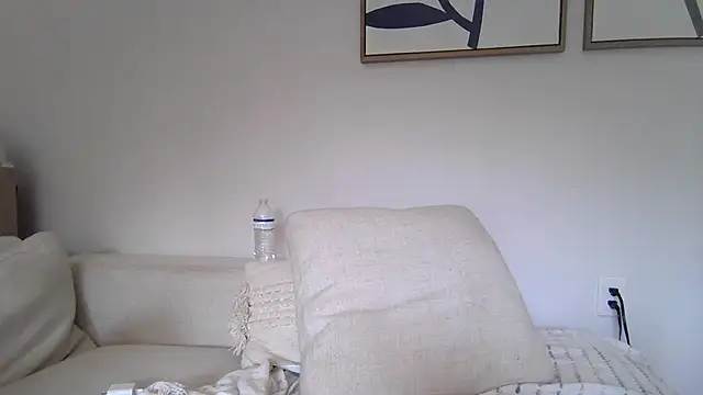 Snapshot of badblondebunny chatting on December 2, 5:41 pm badblondebunny online show from December 2, 5:41 pm