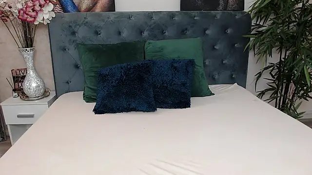 MissJuliax online show from January 9, 6:59 am