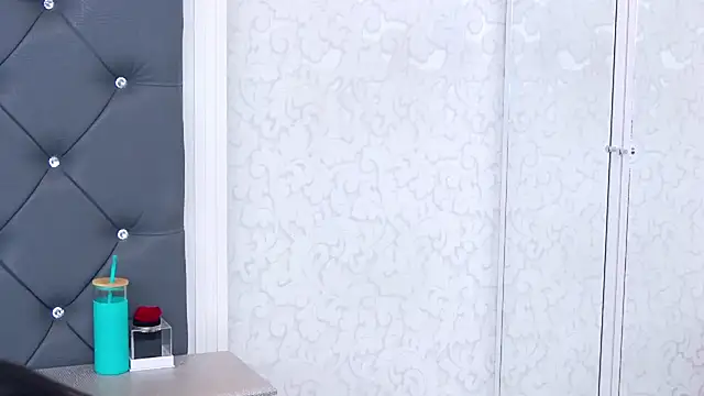 LorenneMays online show from January 4, 11:48 pm