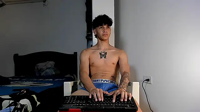 Snakebutterfly online show from December 25, 3:18 am