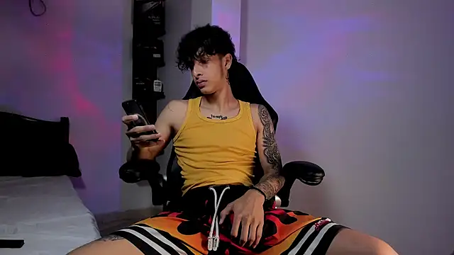 Snakebutterfly online show from March 18, 7:08 am