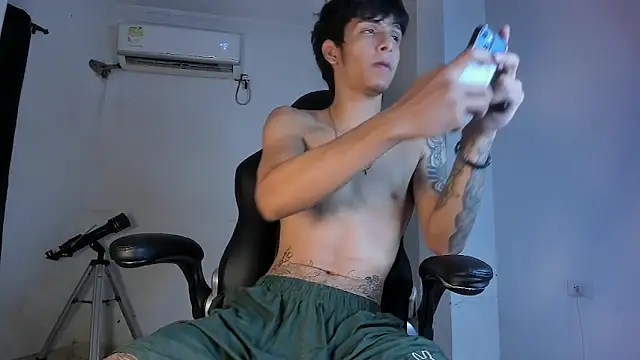 Snakebutterfly online show from September 19, 8:27 am