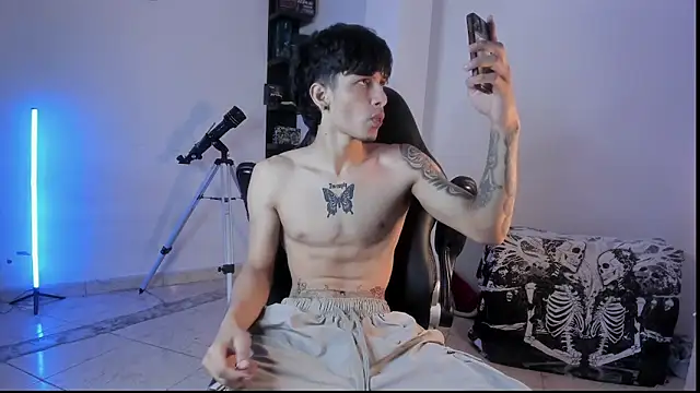 Snakebutterfly online show from October 19, 6:03 am