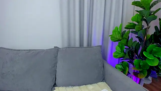 sexyangeloux online show from September 17, 9:05 pm