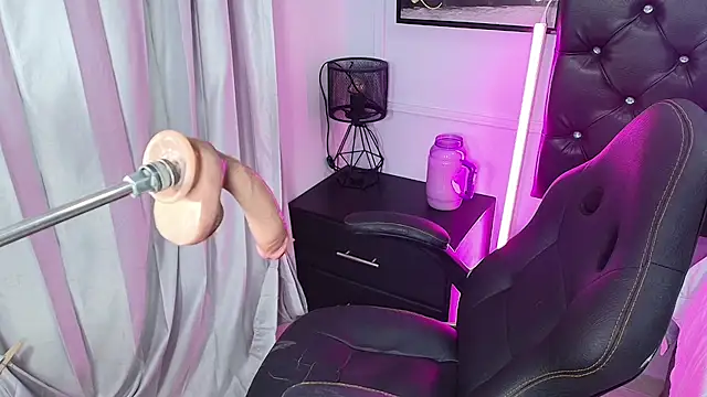 Lizz Tender online show from January 24, 1:14 pm