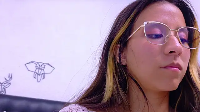 Skinny hottie18 online show from January 9, 4:49 pm