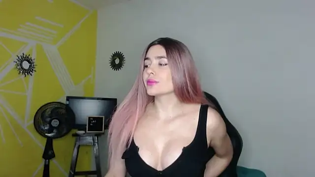 Nikolle Rouss online show from March 14, 4:21 am