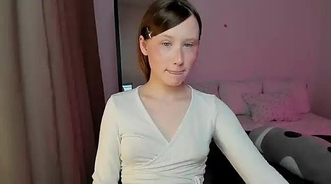 Snapshot of Stella_Sunny chatting on December 19, 7:18 pm Stella Sunny online show from December 19, 7:18 pm