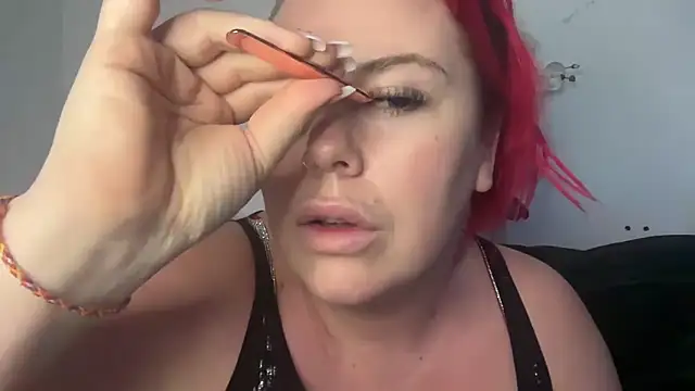 Snapshot of redxxxvixen chatting on February 16, 11:37 pm redxxxvixen online show from February 16, 11:37 pm