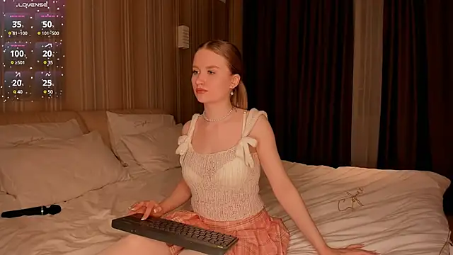 IsabellaTorrance online show from February 9, 7:52 pm