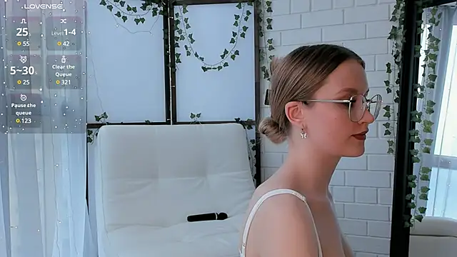 IsabellaTorrance online show from February 28, 9:58 am