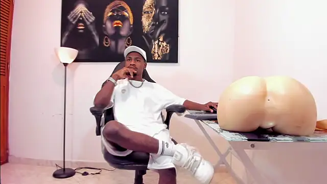 Snapshot of Thomas_shelbys chatting on January 7, 3:24 am Thomas shelbys online show from January 7, 3:24 am