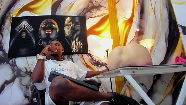 Snapshot of Thomas_shelbys chatting on December 3, 3:58 am Thomas shelbys online show from December 3, 3:58 am