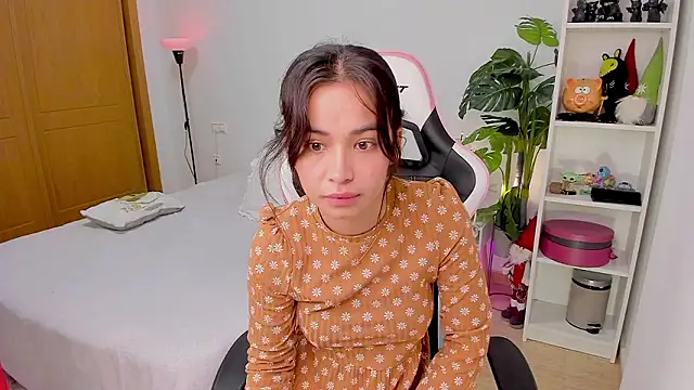 Adriennesexxx online show from December 3, 11:33 am