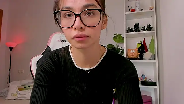 Adriennesexxx online show from December 7, 9:00 pm