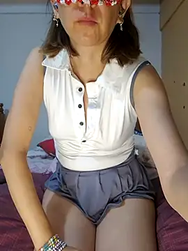 Lunababymylove online show from January 6, 3:31 am